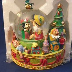 Disney Pinocchio Christmas Musical Snowglobe 