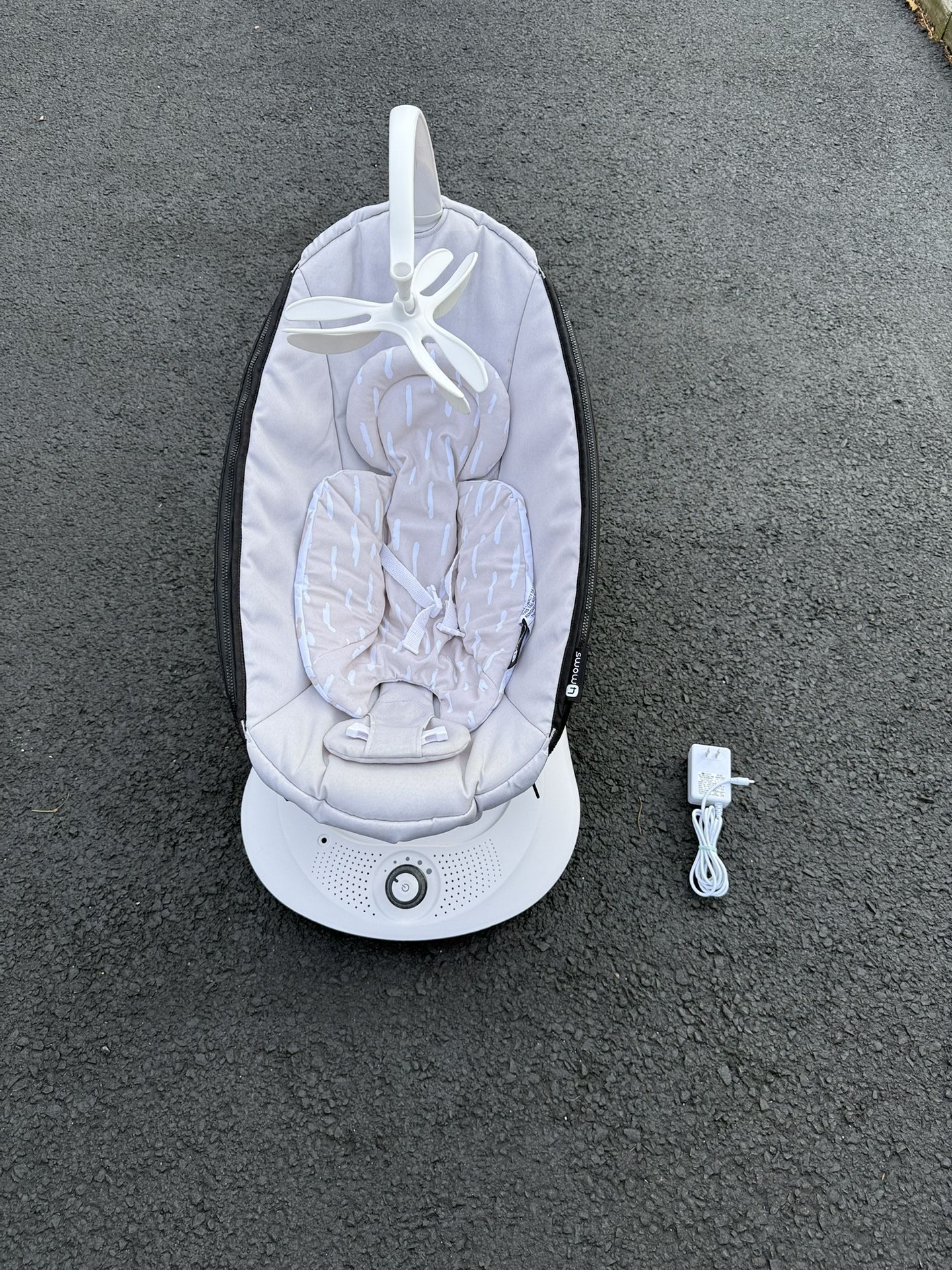 4moms MamaRoo Infant Seat – Great Condition + Power Adapter ✨