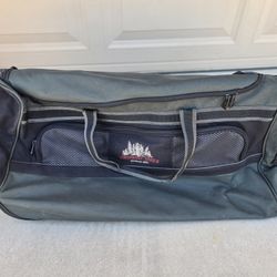 Northwest Trails 2-wheel roller duffle bag with pockets