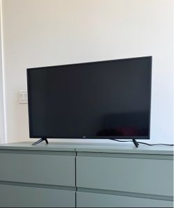 Roku Flat Screen TV 40”