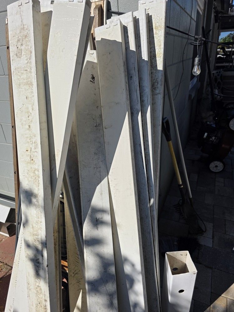 Selling Used  Leftover Vinyl  Fences In good Conditions Needs Cleaning 100  Plys 6 Poles  14 fences top selling As Is Asking For 450 Or Best Offer