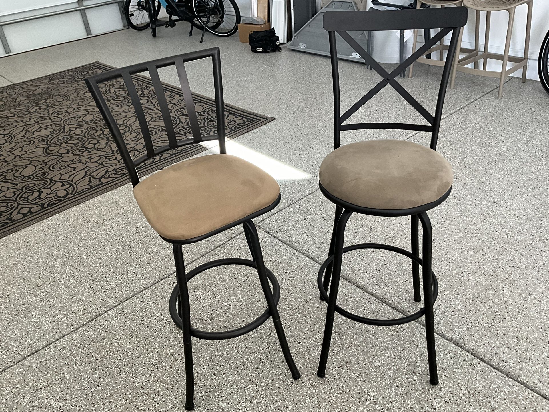 2 bar stools $10 each