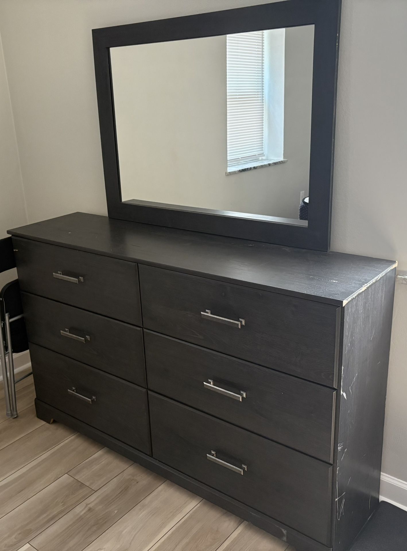 Dresser w/ Mirror