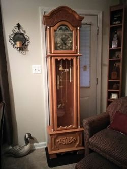 Awesome grandfather clock perfect condition chime's every hour great Christmas gift