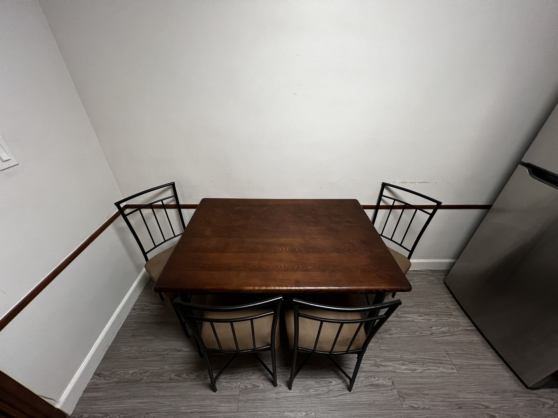 4-Piece Dining Set – Wood Table & Metal Frame Chairs