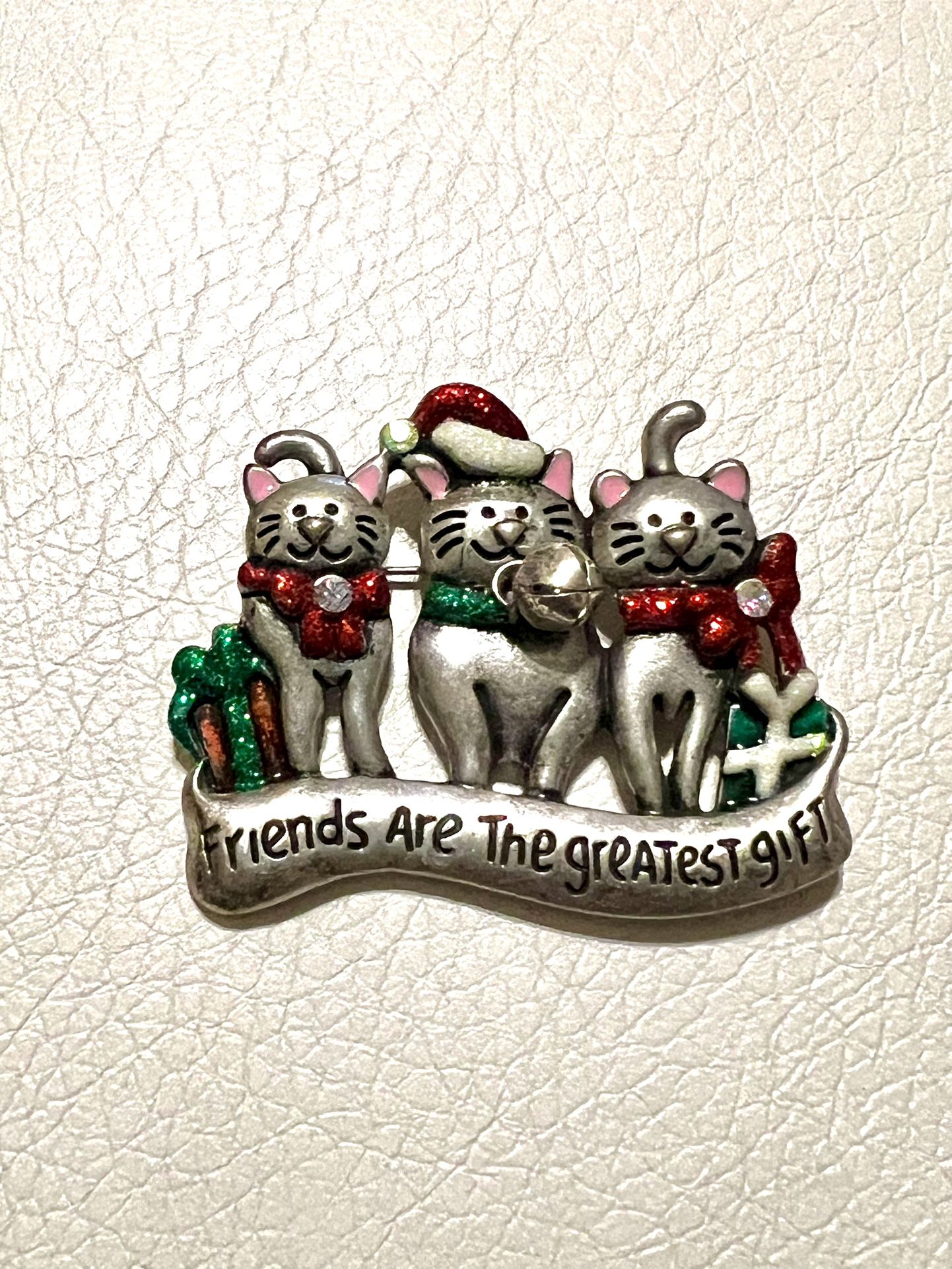 KC Signed💥Rare Find💥”Friends are the Greatest Gift” Silver Cat Brooch