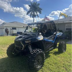 2023 Rzr xp 1000 Ultimate Low Hours 