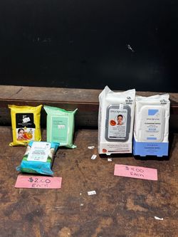 Make up cleansing wipes