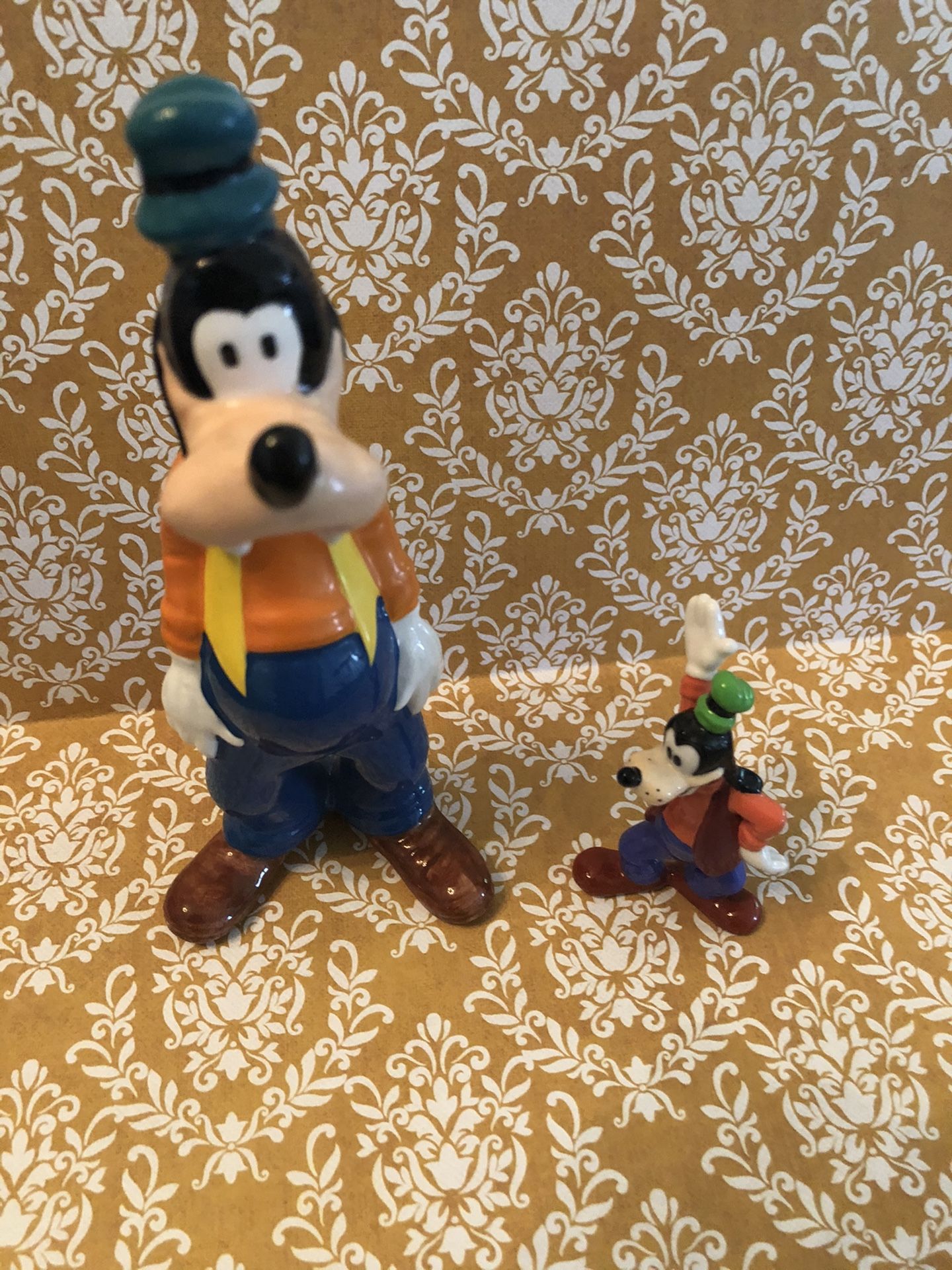 Vintage Disney Goofy figurine set