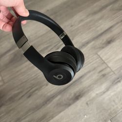 Beats Solo 4 Headphones Barely Used