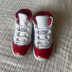 Jordan 11 Red/Wht