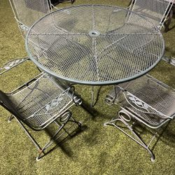 Patio Table 4 Rocking Chairs 
