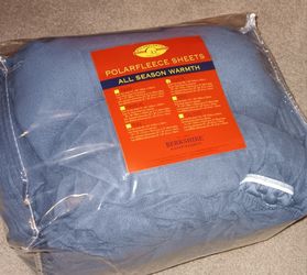 Blue Qn. soft fleece Sheet Set (like new)