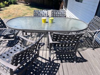 Outdoor table and chairs - 2 rockers with 4 regular chairs