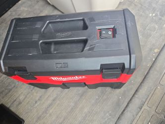 MILWAUKEE M18 2 GALLON WET/DRY VACUUM (TOOL ONLY) LAKE NEW USED