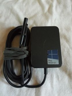 MICROSOFT SURFACE PRO AC ADAPTER 15V - 1.6A