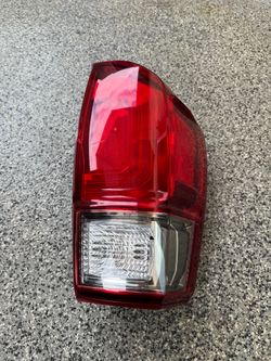 Toyota Tacoma OEM tail light right side !!