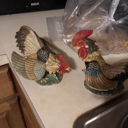 TWO ROOSTER 🐓 SCULPTURES!!!
