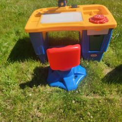 Little Tikes Artist Desk with Chair