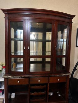 wood china cabinet/hutch