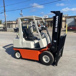 Nissan Pneumatic Tire Forklift 