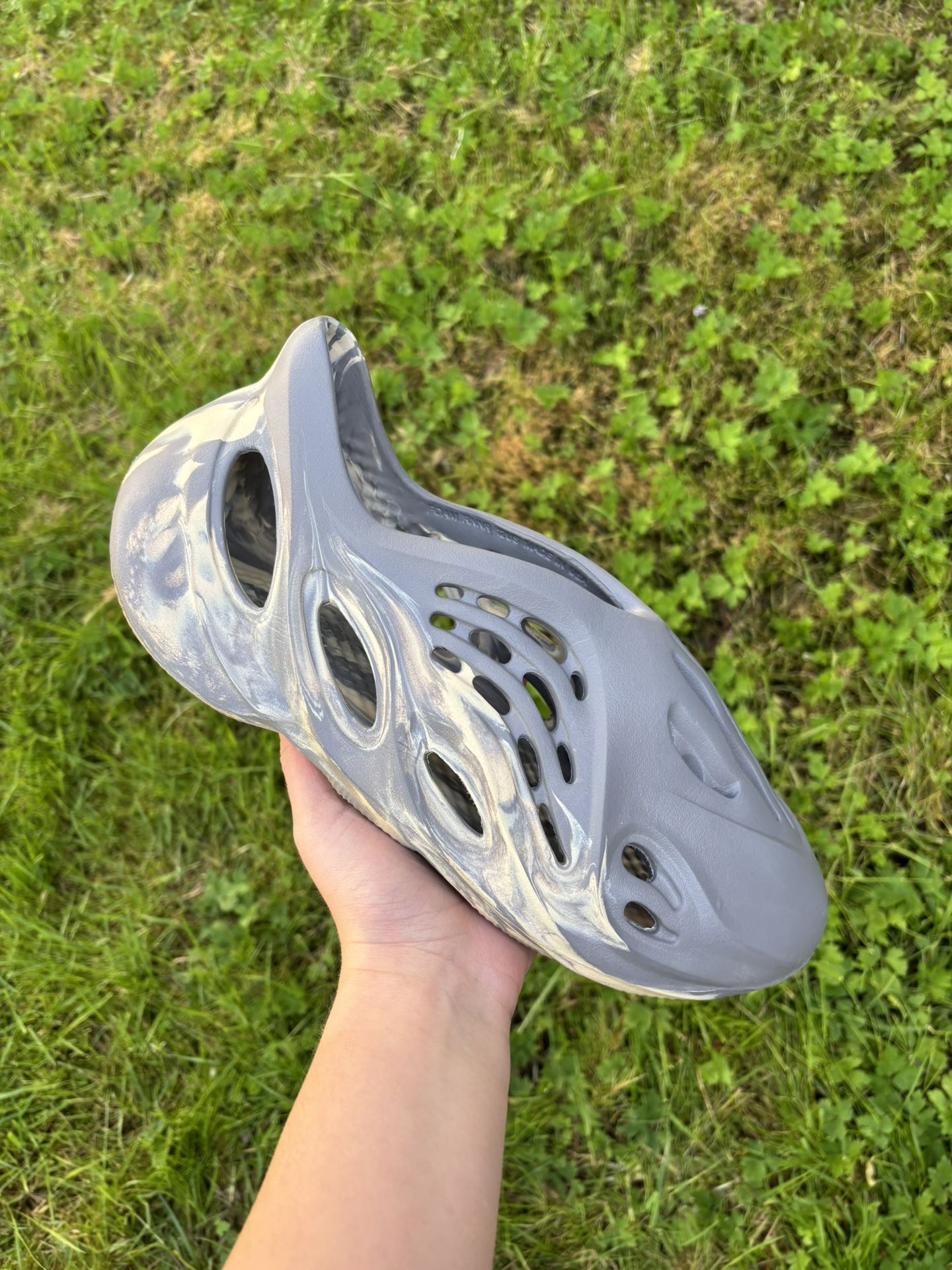 Yeezy Foam Rnnr MXT Moon Gray