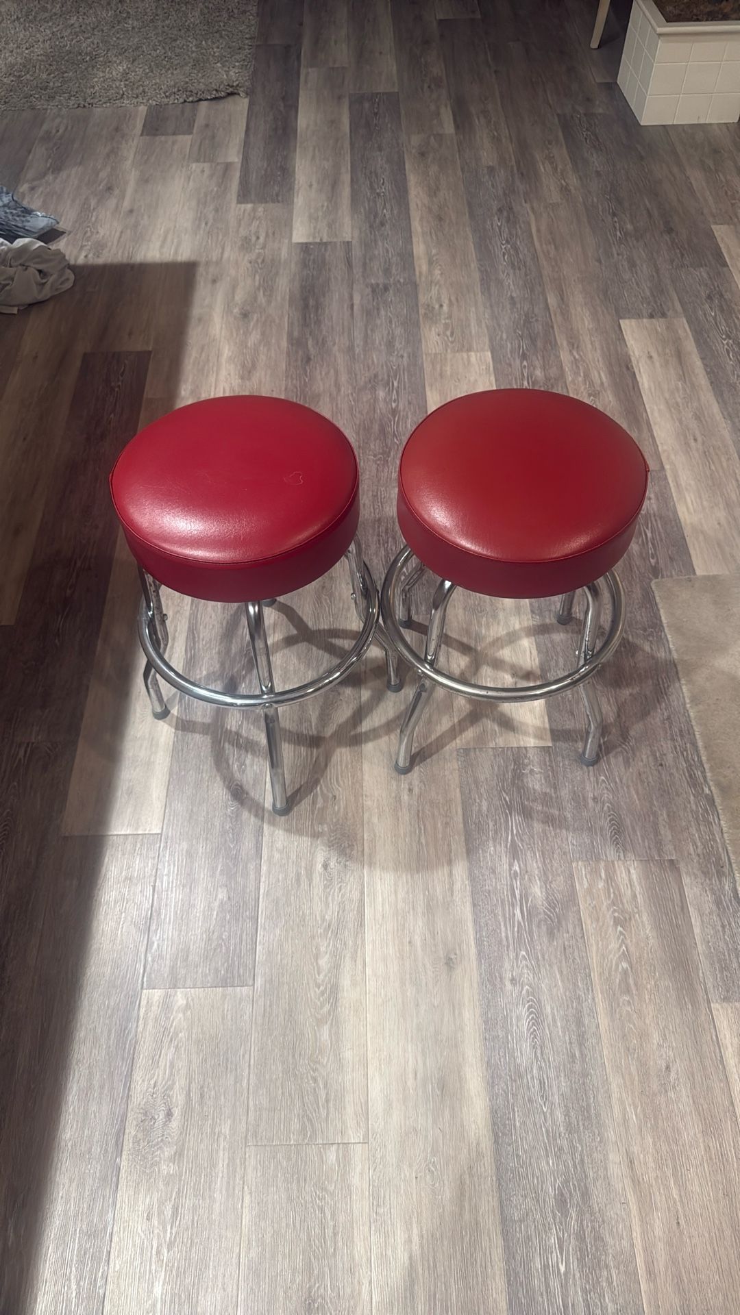 Set of 2 Modern Red Bar Stools – Sleek & Stylish