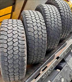 275 70 18 Goodyear tires Con 80% de Vida Las 4