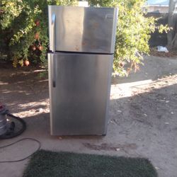 Frigidaire Refrigerator 