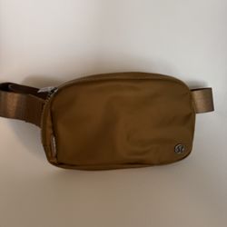NWT Olive Khaki Everywhere Belt Bag