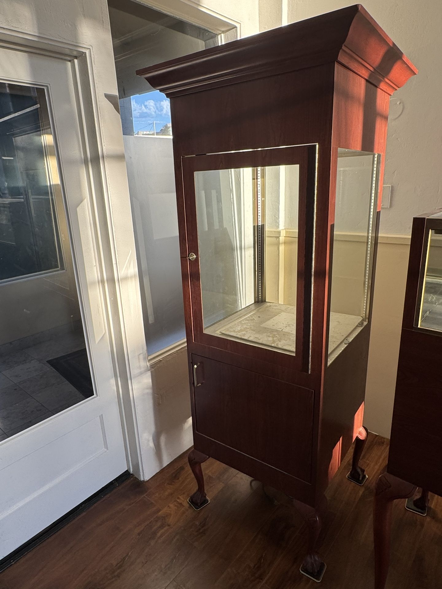 2 Store Jewelry Display Pieces With Light