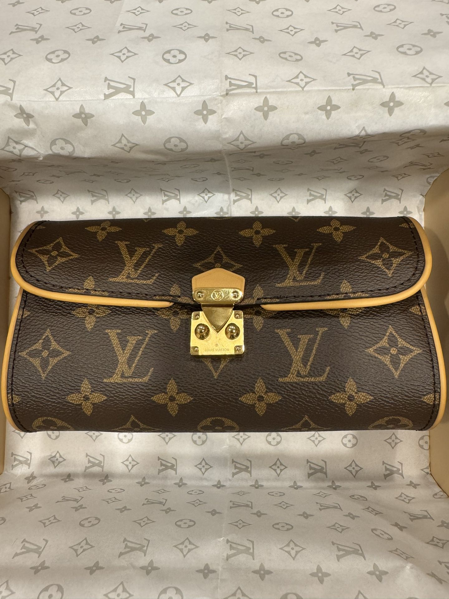 Brown bag With Lock Closure