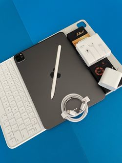 Apple IPad Pro 11” 2nd Generation (2020 Model / Face ID ) 128GB with Keyboard, pen & Accessories