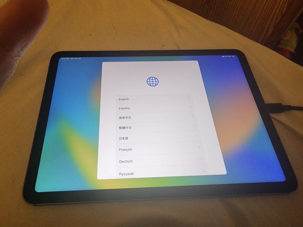 iPad Air 5th Gen 64GB - WiFi Cellular, Like-New