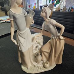 Lladro by NAO, Ladies Talking At Water Well