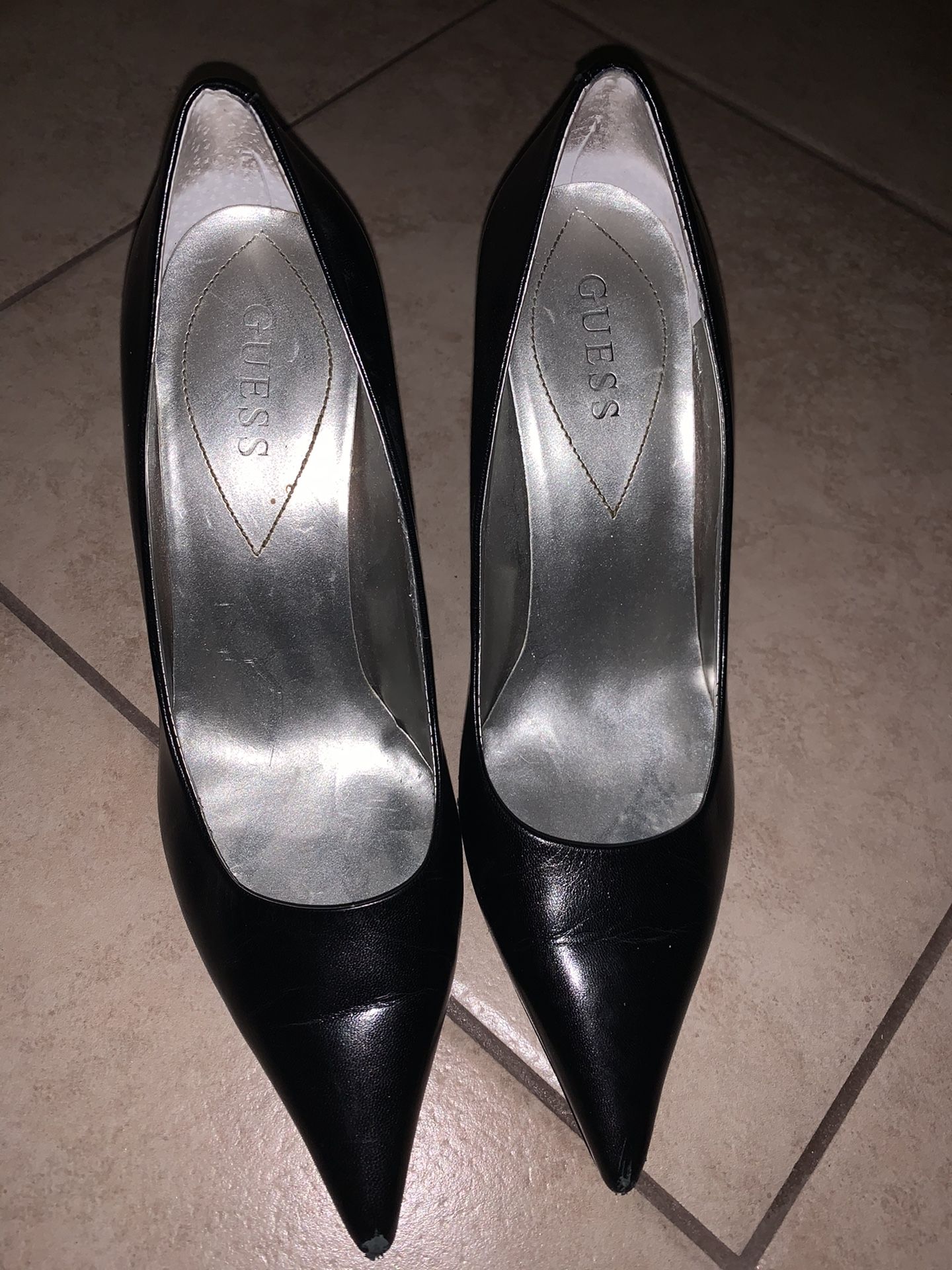 Guess black point shoes