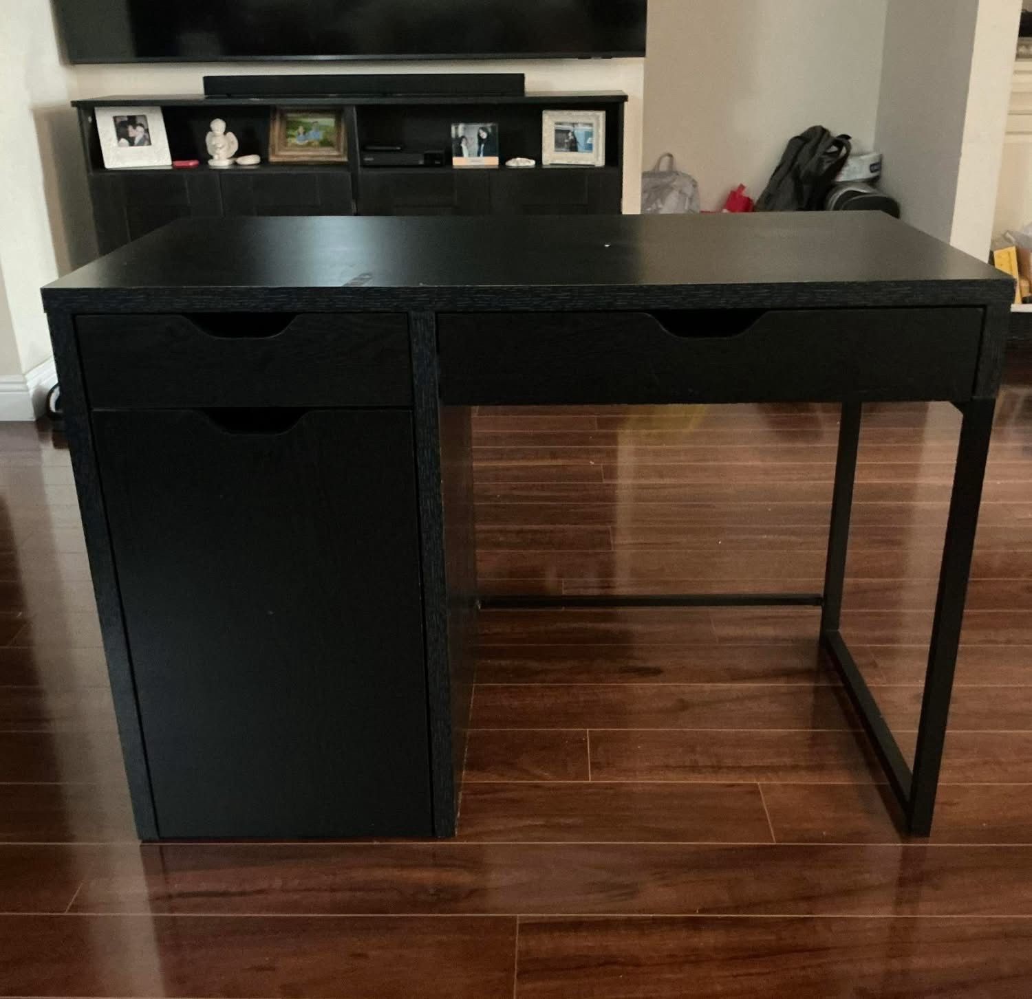 Free desk