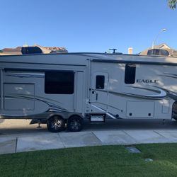 2017 Jayco Eagle 37 ft. 5th Wheel Travel Trailer