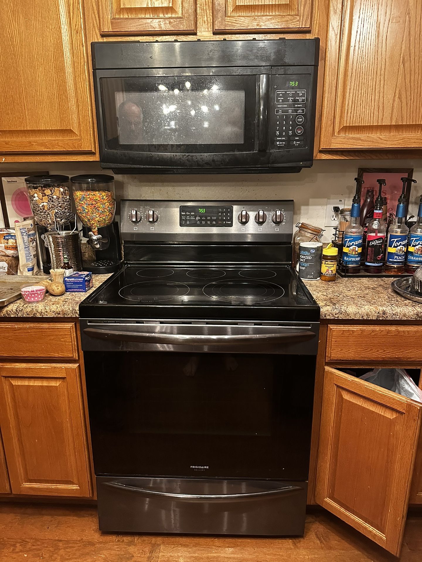 Working oven and microwave