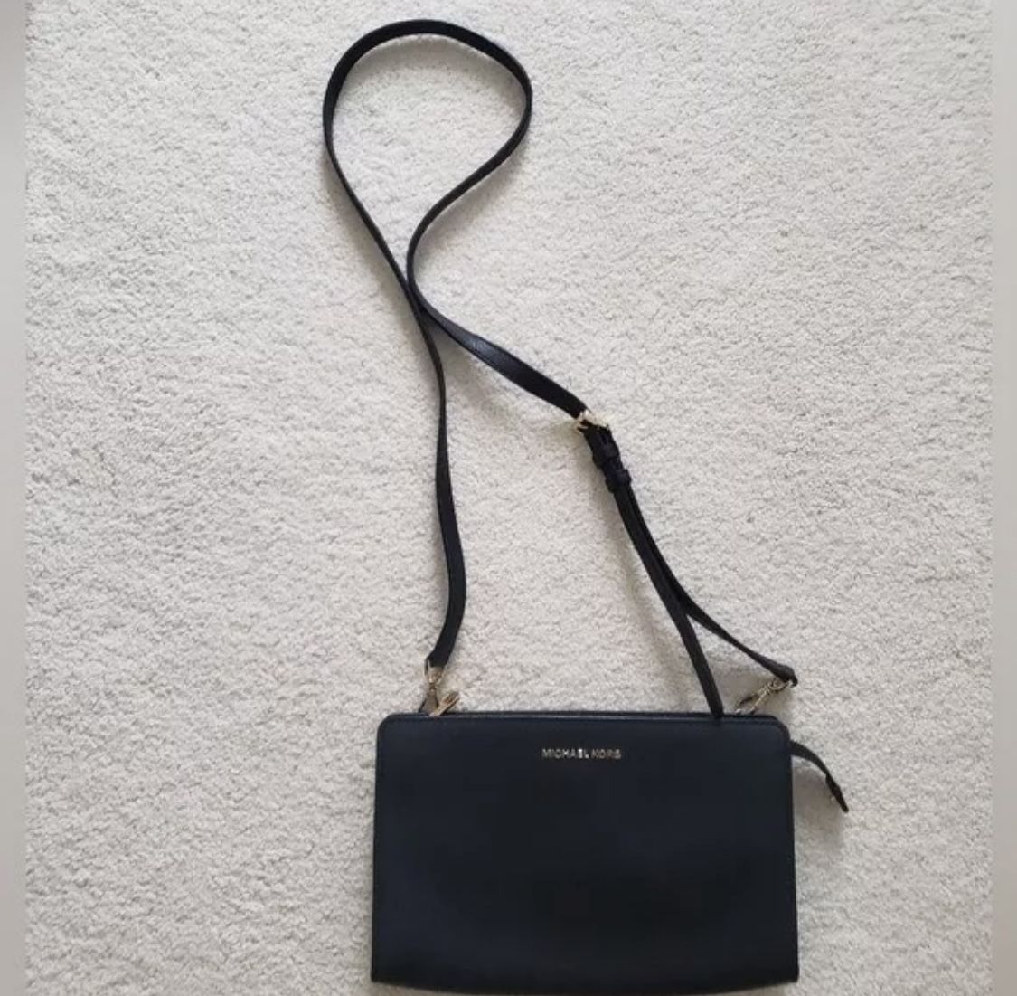 ***Michael Kors Black Jet Set Convertible Crossbody Clutch***