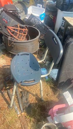 Shower chair 15$ pick up. E. Side. Tacoma