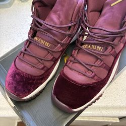 🤩🤩Jordan 11 Retro  size 9Y 