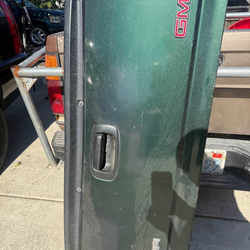 2002 gmc sierra tailgate $150