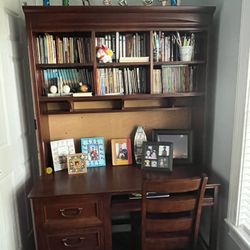 Kids / Youth Desk With Hutch