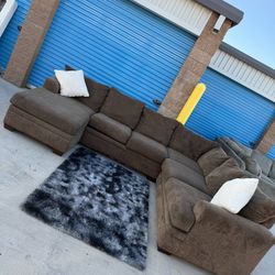 Couch L