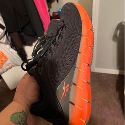 8.5 Womens Reebok Shoes Wore Twice 