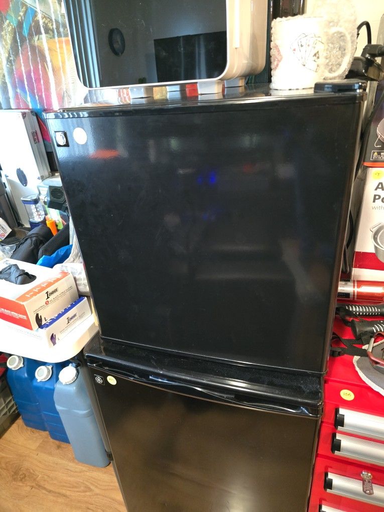 Mini Black Fridge GE