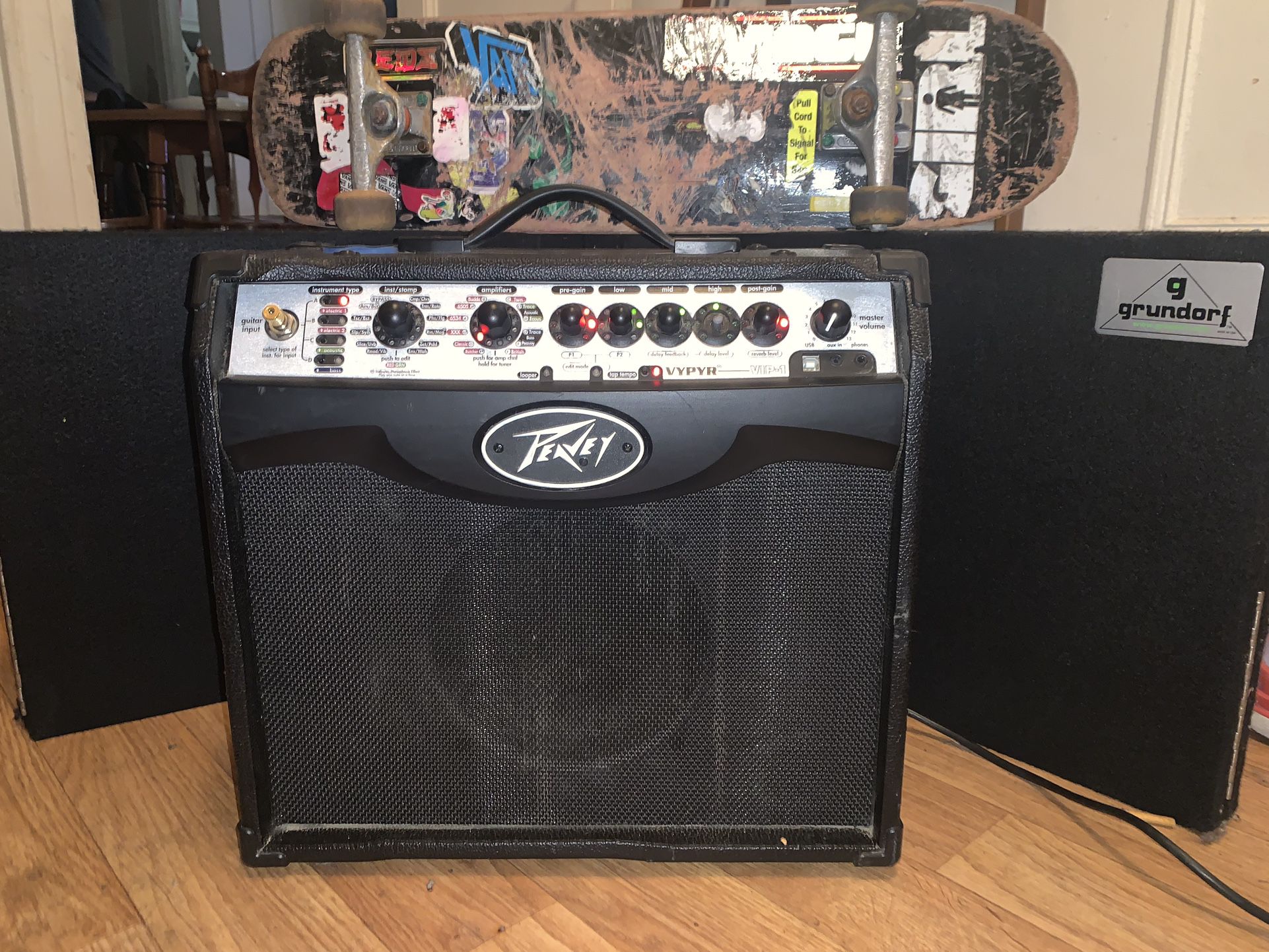 Peavey Vypyr VIP 1 Modeling 20W 1x8" Guitar/Bass/Acoustic Combo 