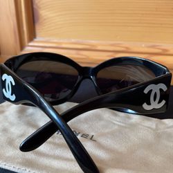 Sold at Auction: CHANEL QUILTED SIDE BLACK SUNGLASSES