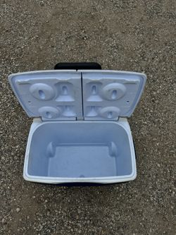 Rubbermaid Rolling Cooler